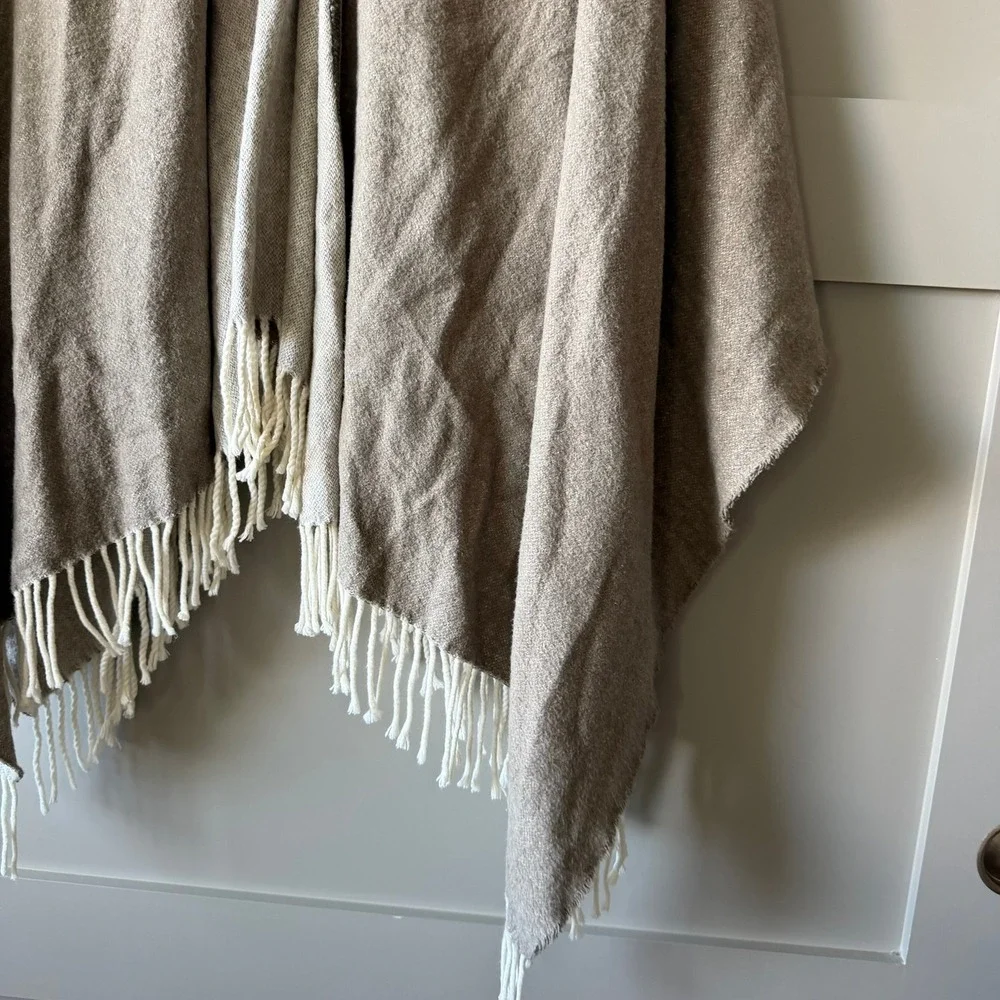 Cristina Chiti Made Italy Poncho Wrap Shawl OS Tan Fringe Knit Ruana Cape